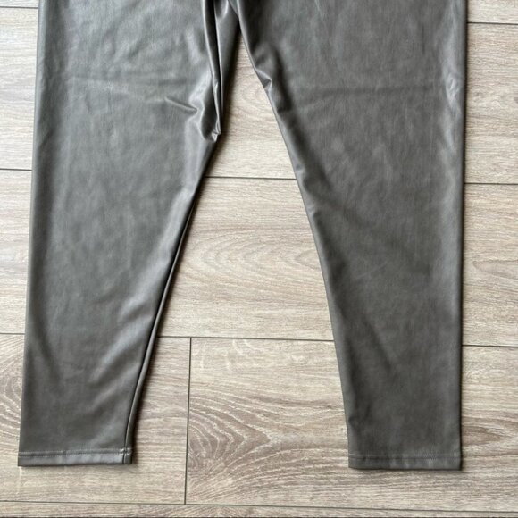 NWT 7 For  All Mankind Faux Leather Legging - Picture 11 of 12
